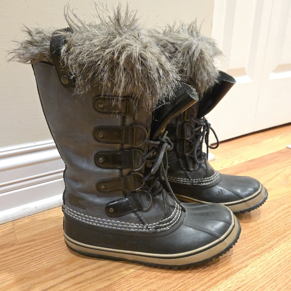 Sorel Joan of Arctic Black and Gray Waterproof Winter Boots Faux Fur Cuff CW3 - Picture 1 of 15